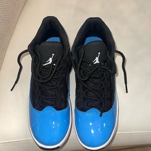 Nike Air Jordan - Boys Max Aura Gs Black & University Blue
